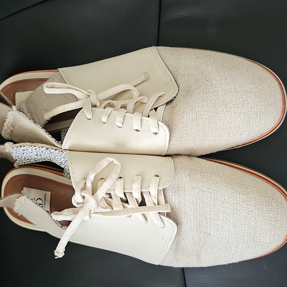 Ellen Degeneres Cream and Tan Oxfords